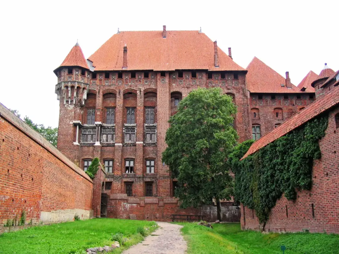 Obecne przeznaczenie zamku w Malborku: muzeum, wystawy, atrakcje turystyczne