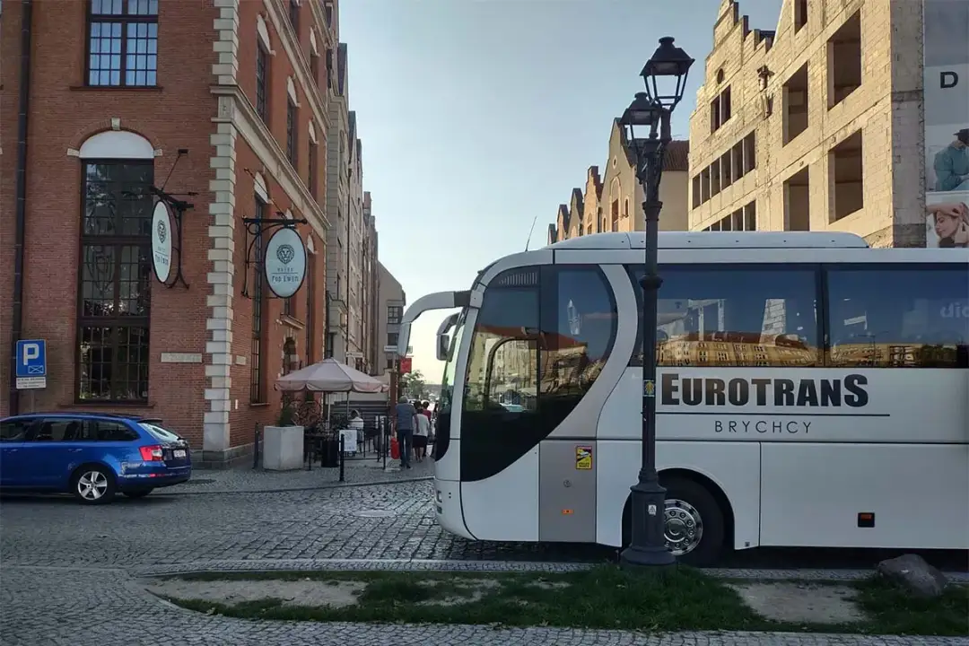 Ile trwa autokar do Chorwacji? Czas, trasy, komfort podróży