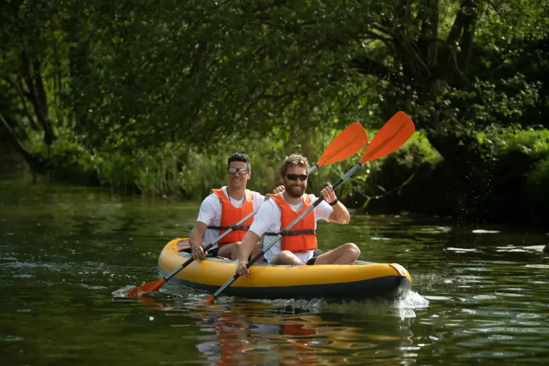 Kajakarstwo Rzeszów - najlepsze trasy, wypożyczalnie i kursy dla każdego