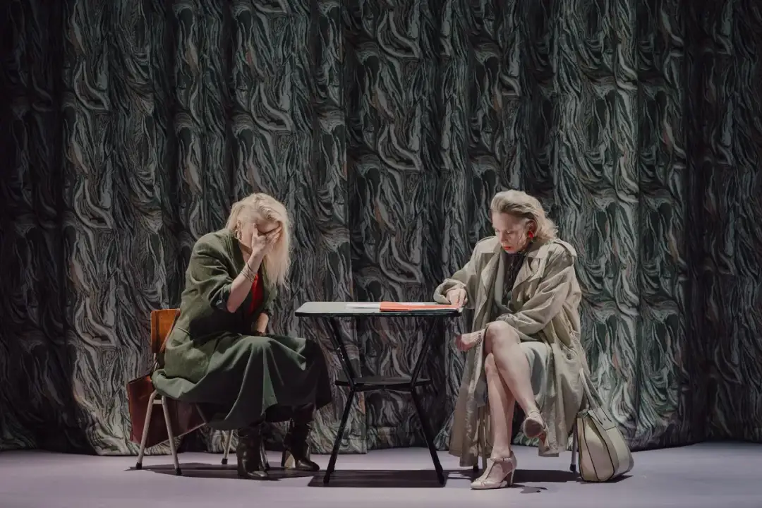 Co to jest akt w teatrze? Zrozumienie jego roli i znaczenia