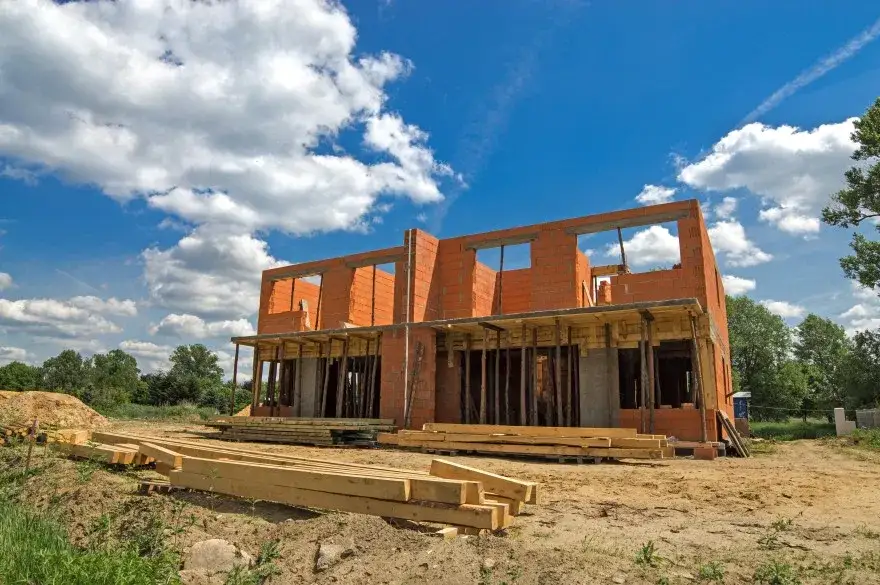 Czy można budować na działce rolnej? Oto warunki, które musisz znać