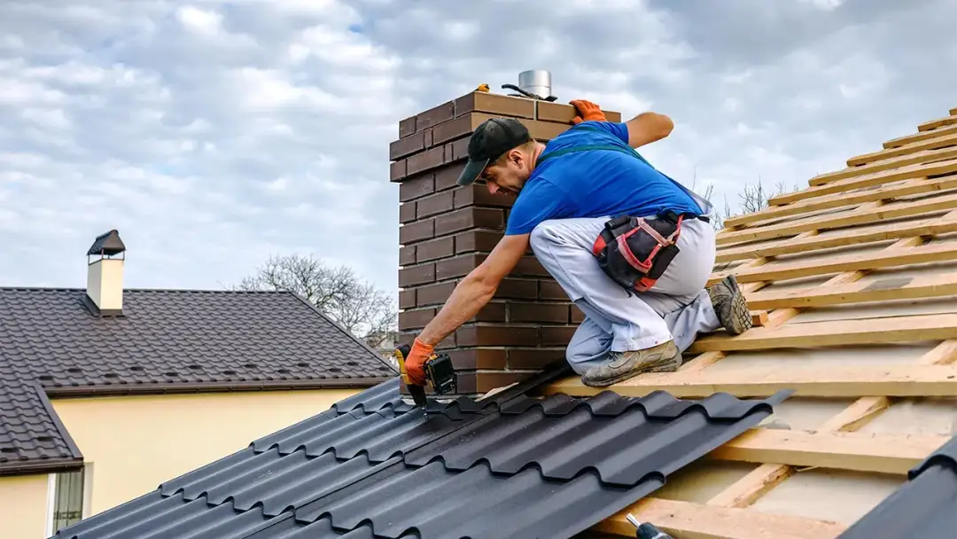 Czym obudować komin? Najlepsze materiały i ich wady oraz zalety
