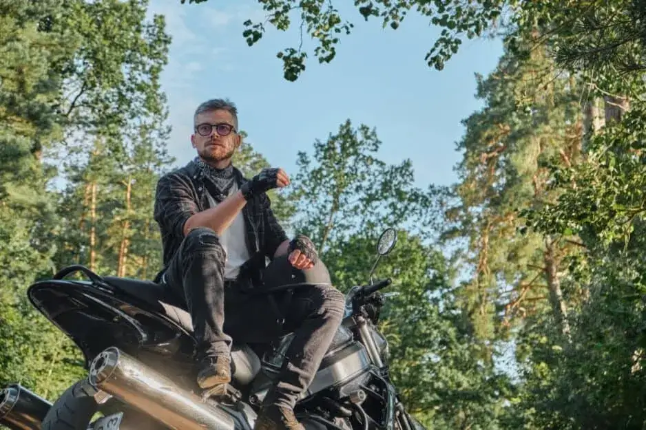 Trasy motocyklowe w świętokrzyskim: malownicze szlaki i atrakcje