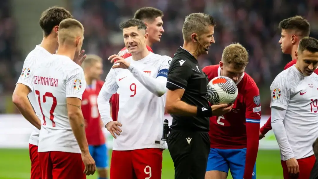 Polska na którym miejscu w piłce nożnej? Zaskakujące zmiany w rankingu