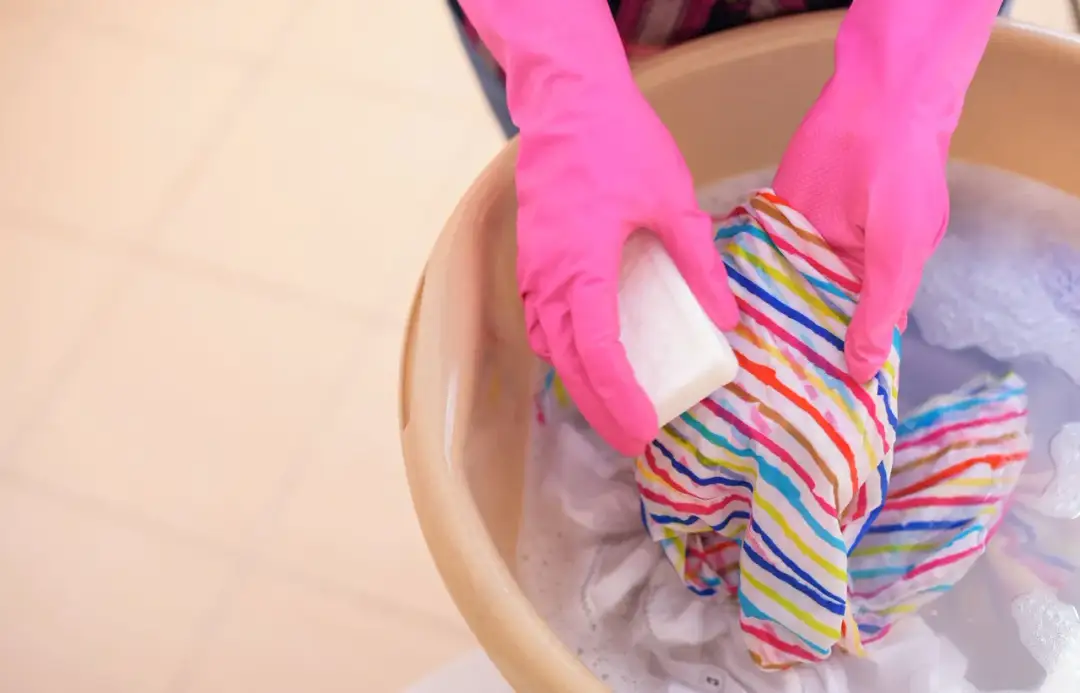 Jak uratować zafarbowane pranie - skuteczne metody na ratunek