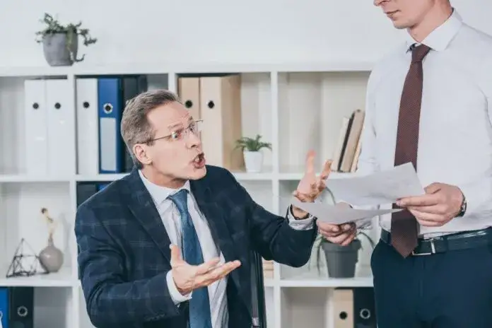 Czy kierownik ma prawo krzyczeć na pracownika? Poznaj swoje prawa