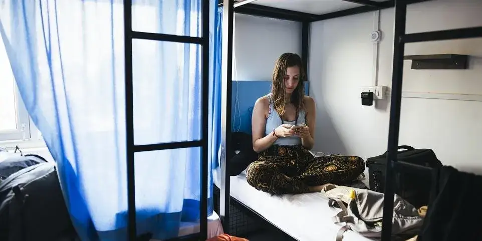 Jak wygląda nocleg w hostelu? Odkryj prawdę o tym doświadczeniu