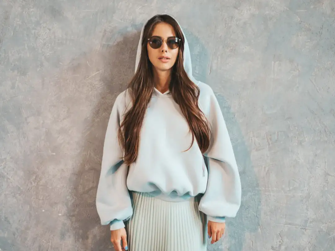 Bluzę czy bluze? Poprawna pisownia w modzie i online.