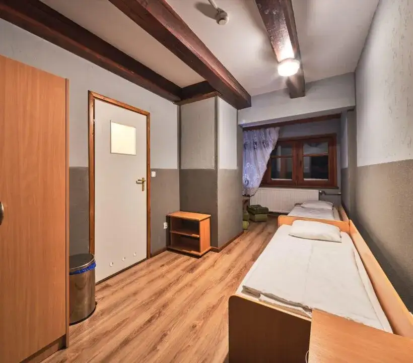 Ile kosztuje nocleg w schronisku? Ceny w Polsce, które zaskakują