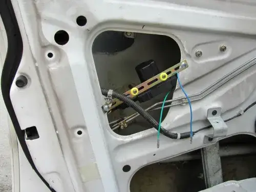 Gdzie jest sterownik centralnego zamka Ducato? Oto kluczowe informacje