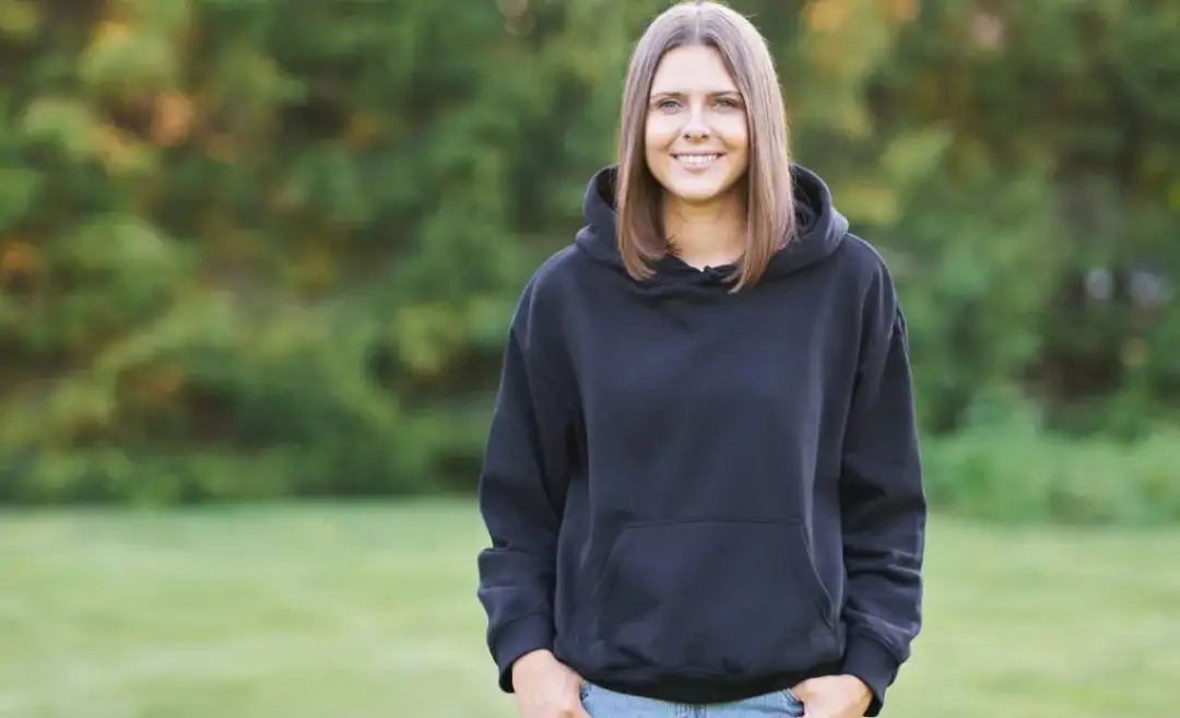 Jakie spodnie do czarnej bluzy? Stylizacje na każdą okazję!