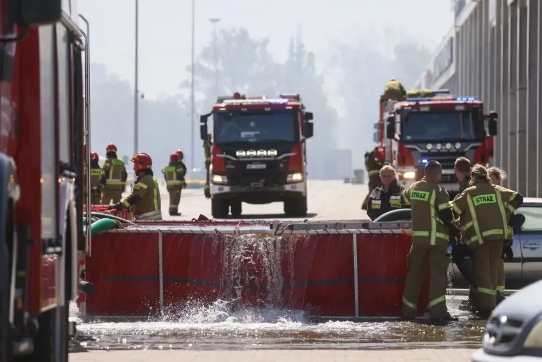 Ile zarabia strażak po studiach? Zaskakujące różnice w wynagrodzeniu
