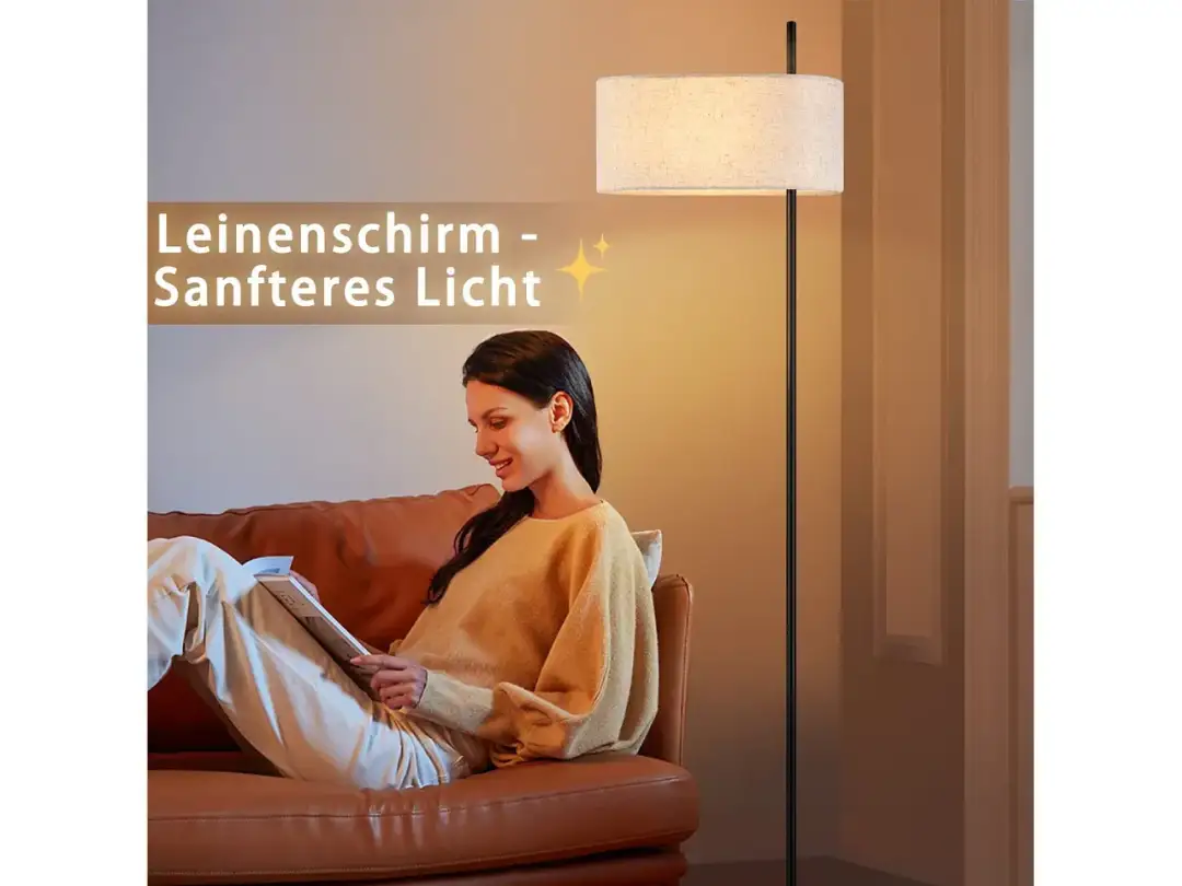 Kobieta czyta książkę przy ciepłym świetle lampy podłogowej z lnianym abażurem.