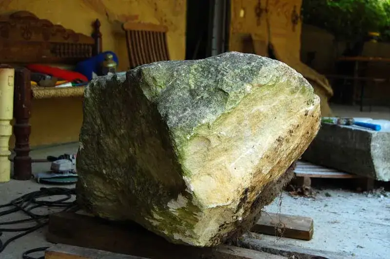 Sandsteinskulptur: Kaufberatung, Pflege & Überwinterung leicht gemacht