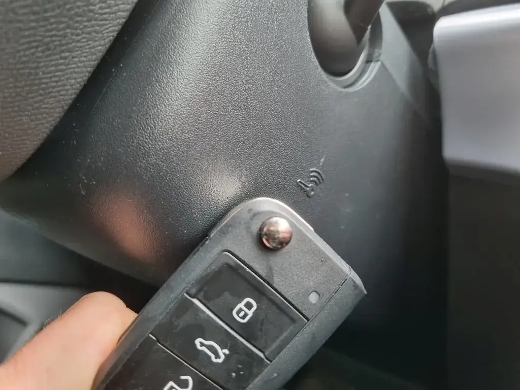 Jak Uruchomić Passata B6 Bez Kluczyka: Skuteczne Sposoby na Awaryjne Odpalenie Auta