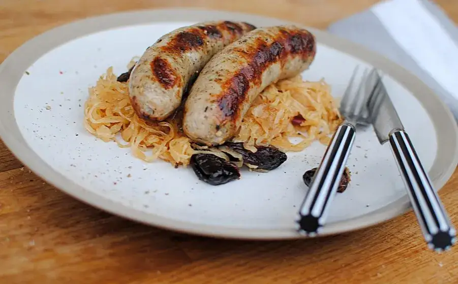 Idealne białe kiełbaski na grilla - sprawdzone przepisy i porady