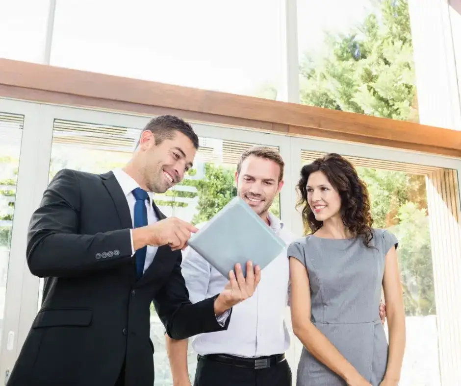 Agent nieruchomości 2026: Czy warto? Prowizja, zakres usług, wybór