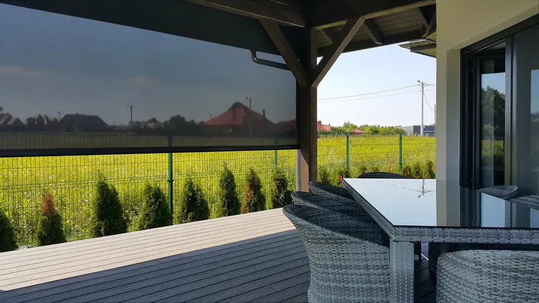  Rolety przeźroczyste na taras - jak wybrać najlepsze rozwiązanie?