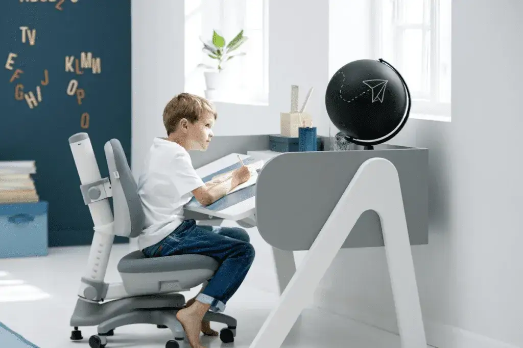 Jakie krzesło do biurka dla 5-latka zapewni komfort i bezpieczeństwo?
