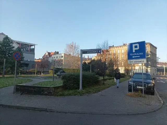 Teatr rozrywki Chorzów parking – najlepsze opcje i ceny w pobliżu