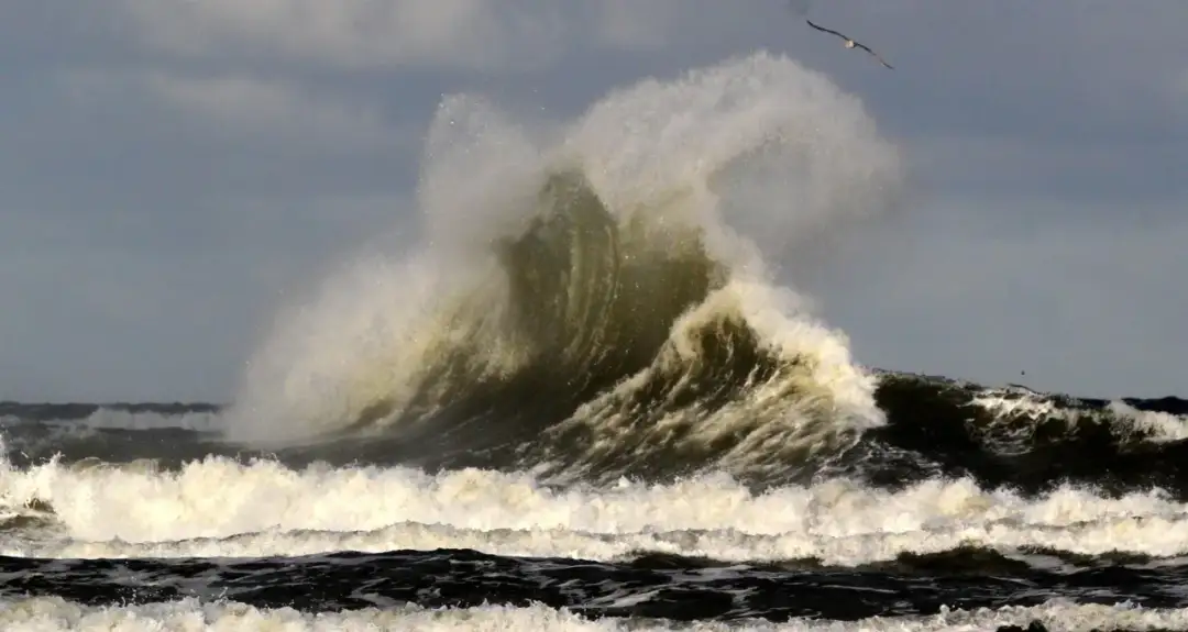 Kiedy są największe sztormy na Bałtyku? Poznaj groźne miesiące