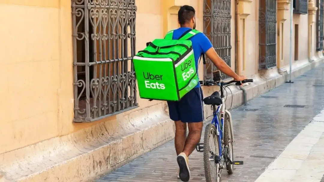 Ile można zarobić na Uber Eats? Sprawdź, co wpływa na dochody
