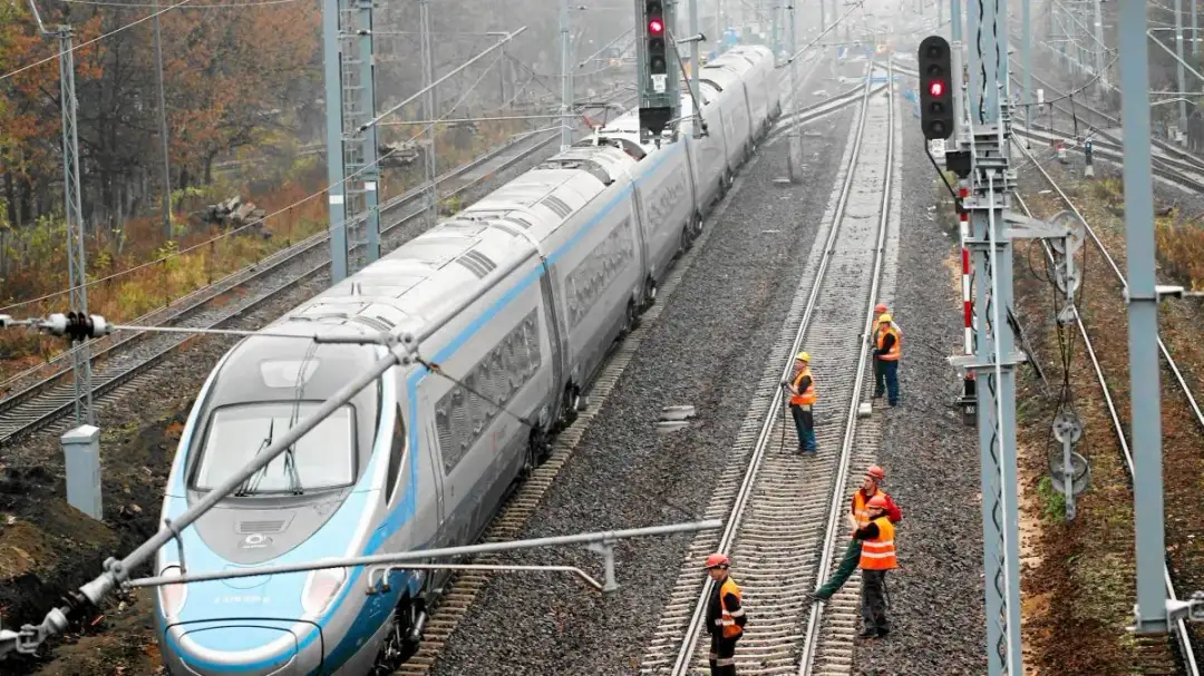 Jak dojechać do Sarbinowa pociągiem – najlepsze połączenia i porady.