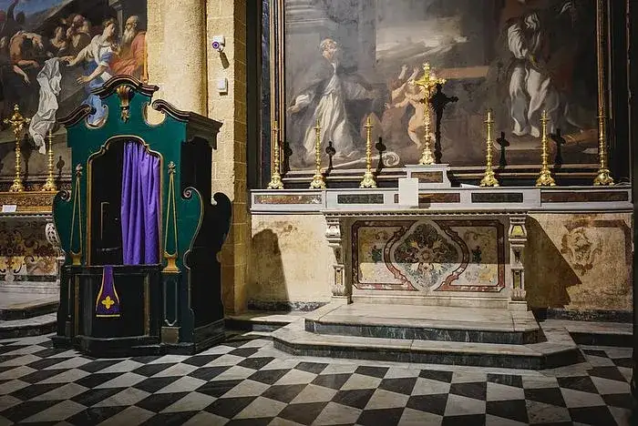 Kiedy są spowiedzi w kościele? Sprawdź godziny i ważne daty.