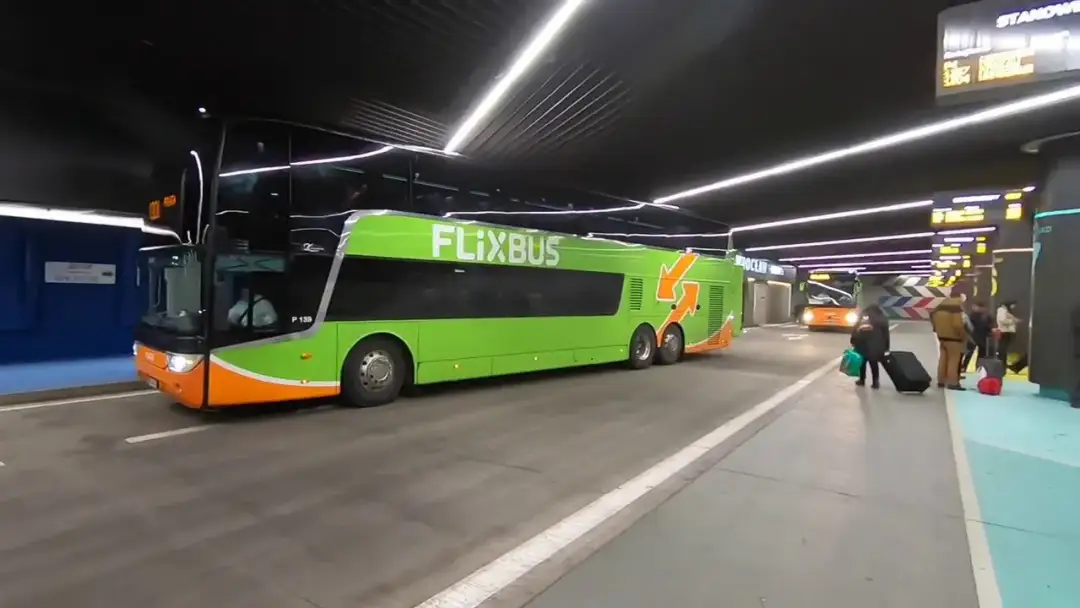 Polski Bus Praga: Gdzie wysiądziesz? Flixbus Florenc i wskazówki!