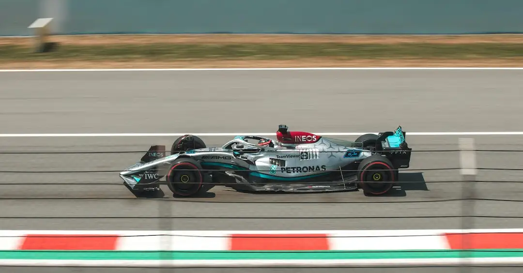 Formuła 1 a rozwój technologii samochodowych