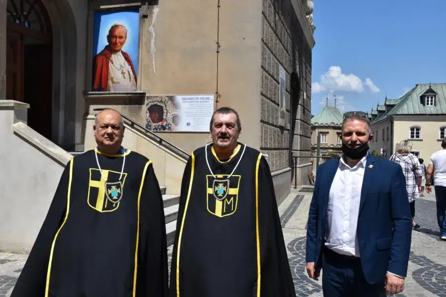 Poznaj wszystkie grupy i zawody, których patronem jest święty Jan