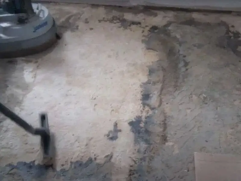 Jak usunąć folię z papy - proste sposoby na skuteczne odklejanie