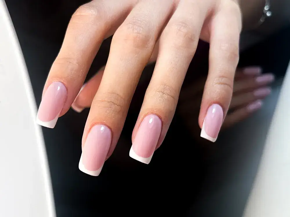 Manicure żelowy co to jest? Odkryj tajemnice tej stylizacji paznokci