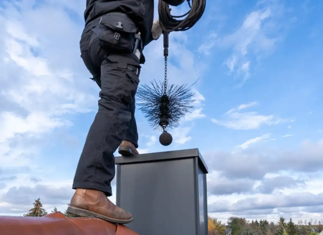Czy kominiarzowi trzeba płacić? Poznaj koszty i konsekwencje braku przeglądu