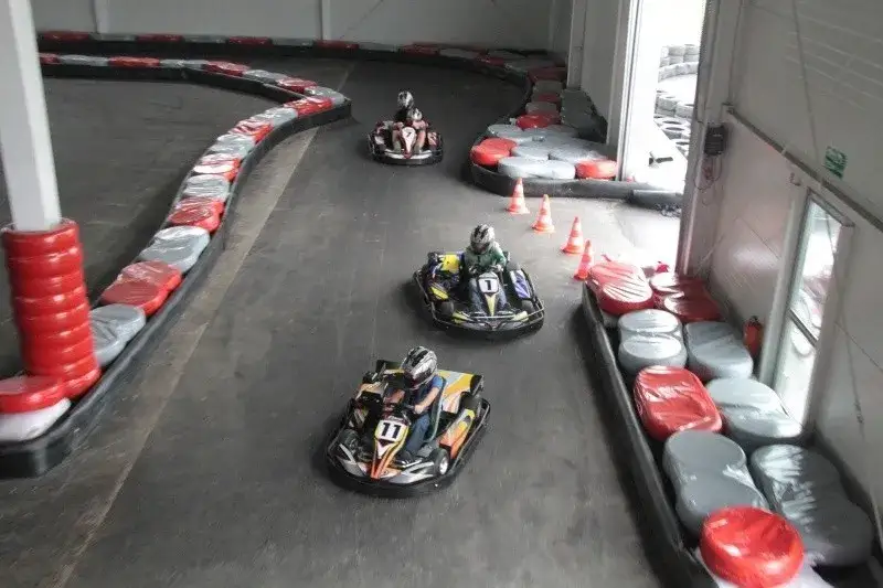 Ile kosztuje wybudowanie toru kartingowego? Sprawdź ukryte wydatki