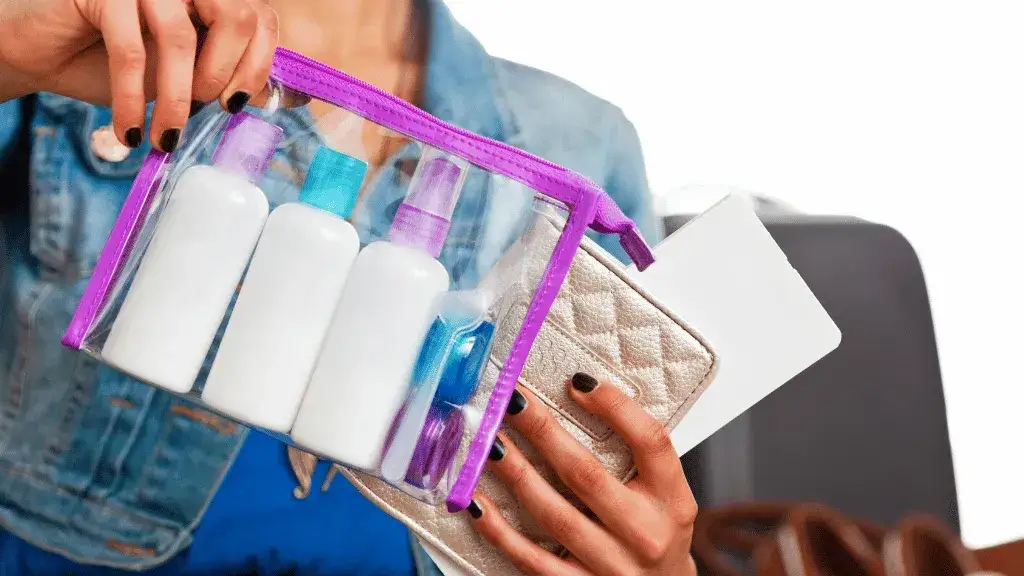 Jak zapakować kosmetyki do samolotu, aby uniknąć problemów na lotnisku