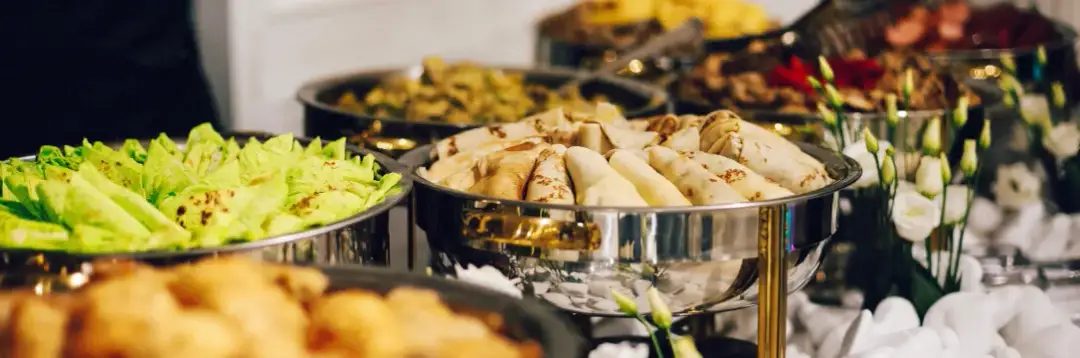 Ile można zarobić na cateringu? Zyski i koszty krok po kroku