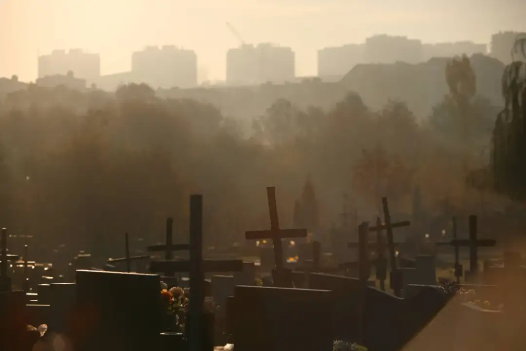 Jak dojechać na cmentarz Batowice w Krakowie - proste trasy i wskazówki