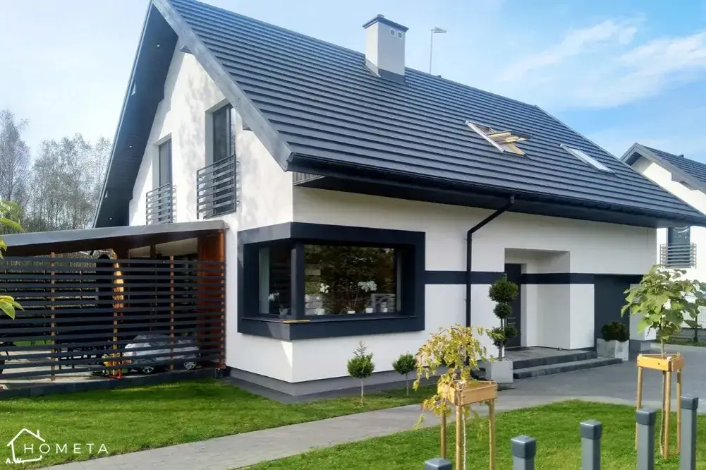 Elewacja biała z grafitem: elegancki i nowoczesny design domu