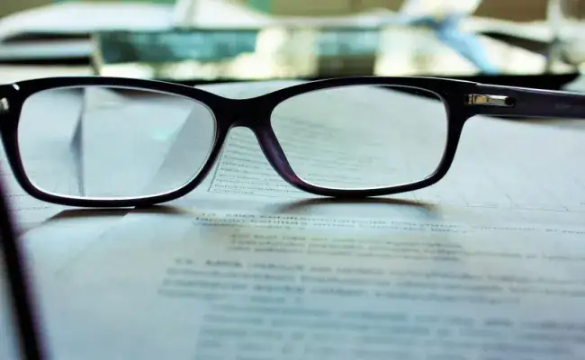 Na co zwrócić uwagę w umowie o pracę? 7 kluczowych aspektów