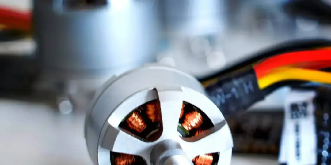 Silnik szczotkowy czy bezszczotkowy - kluczowe różnice i wybór najlepszego