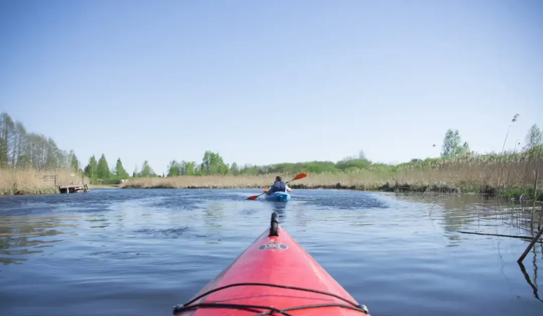 Co założyć na kajaki, by czuć się komfortowo i bezpiecznie?