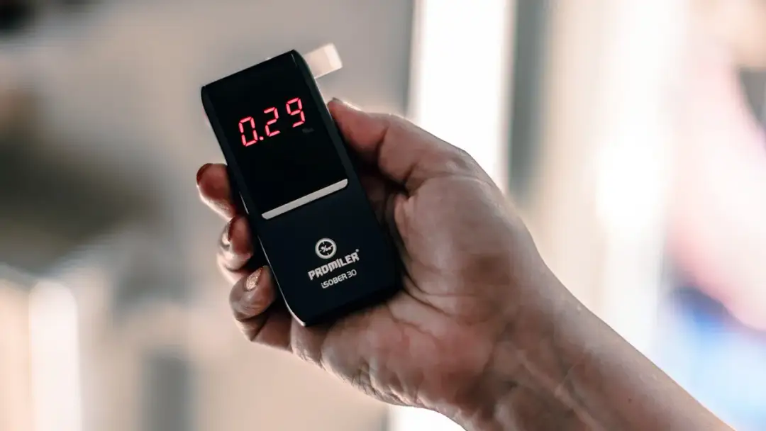 Jaki alkomat do 200 zł? Najlepsze modele z wysoką dokładnością