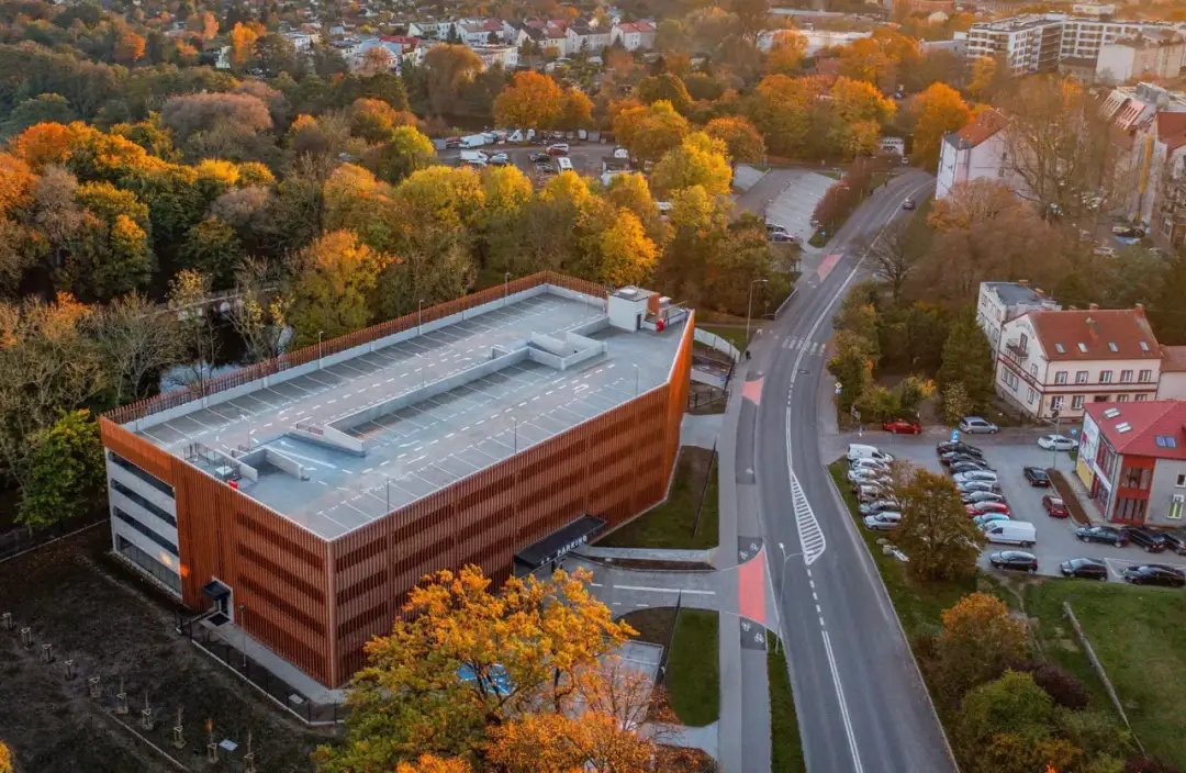 Ile kosztuje parking w Kołobrzegu? Ceny i najlepsze opcje parkingowe