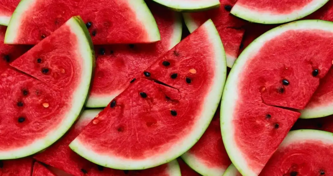 Czy arbuz jest dietetyczny? Odkryj jego niskokaloryczne właściwości