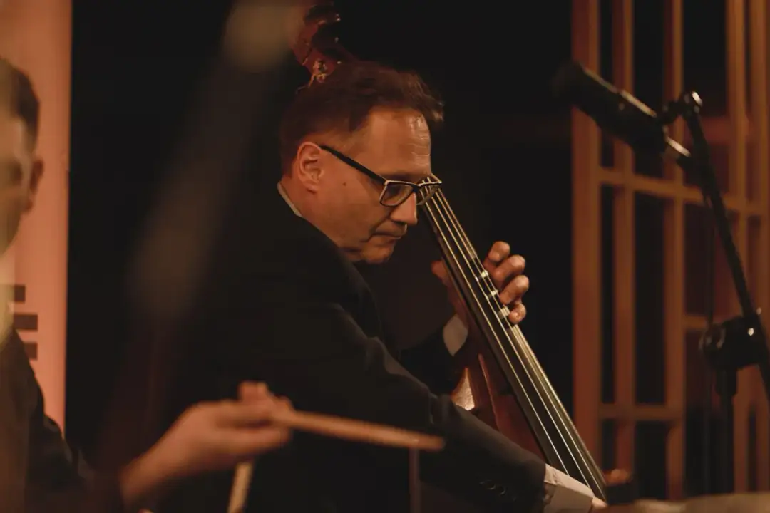Trio jazzowe na każdą okazję – elegancka muzyka do Twojego wydarzenia