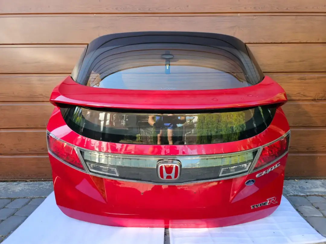 Najlepsze spoilery do Honda Civic VIII - popraw estetykę i aerodynamikę