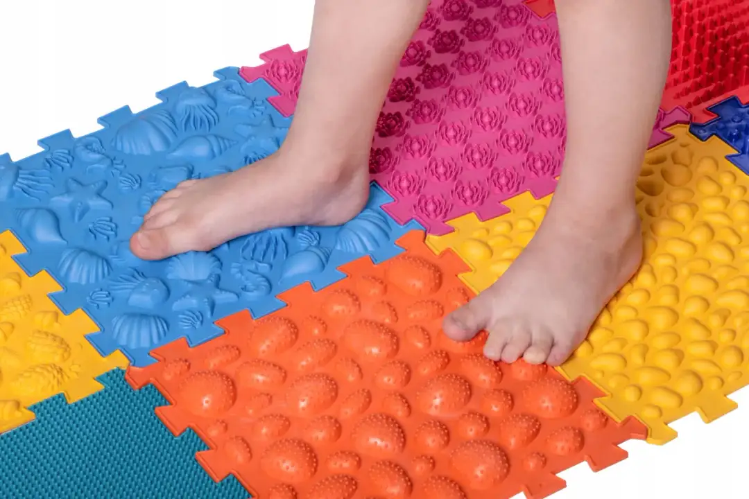 Mata sensoryczna ortopedyczna: Jak zadbać o zdrowe stopy dziecka?
