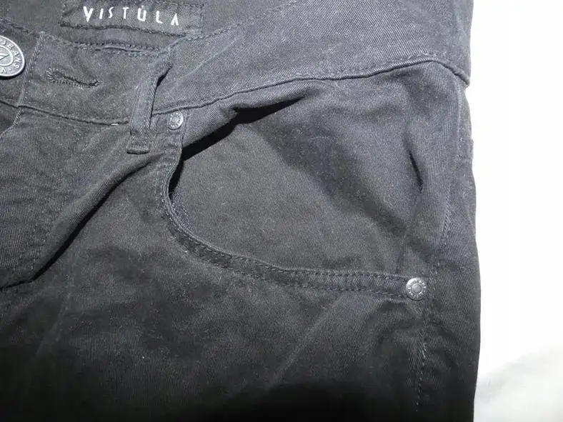 Co warto wiedzieć o jeansach marki Vistula? Oceniamy jakość i styl