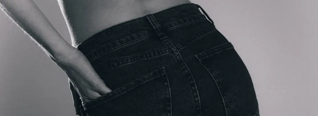 Jak prać jeansy żeby nie straciły koloru - skuteczne metody na trwałość